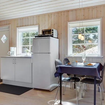 Amie - 800m From The Sea By Interhome